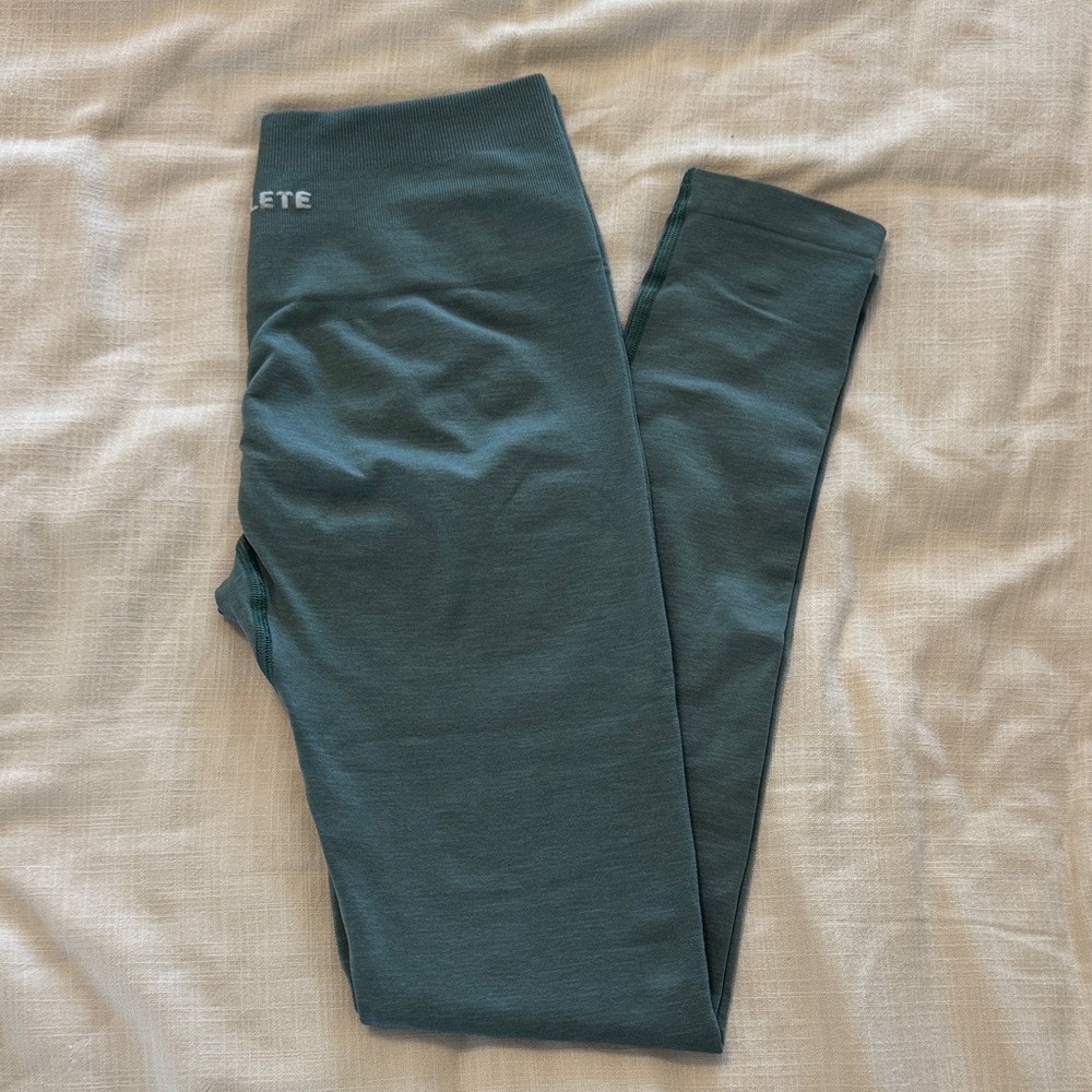 Alphalete amplify leggings in light teal